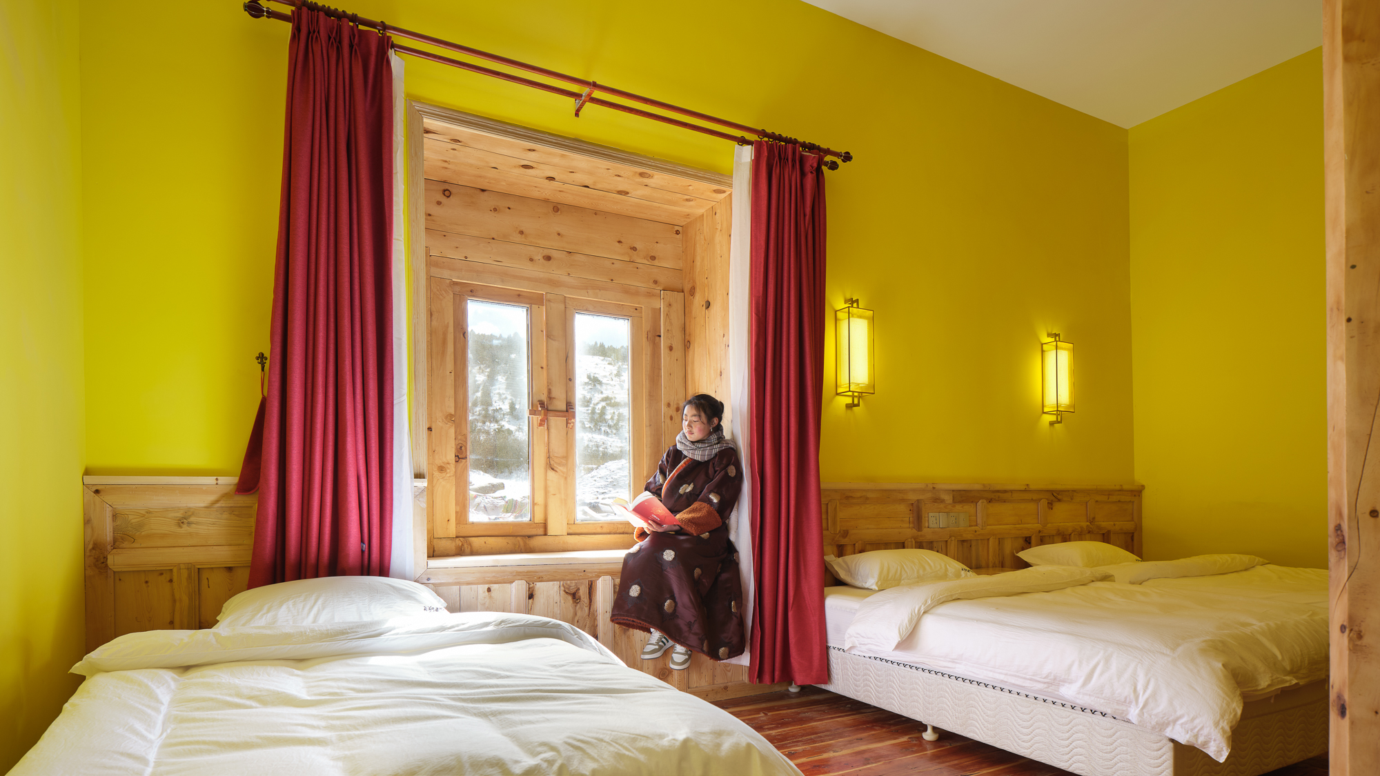 国道317进藏必经之地,离萨尔机场18km,东临雀儿山,后接错通翠三连湖