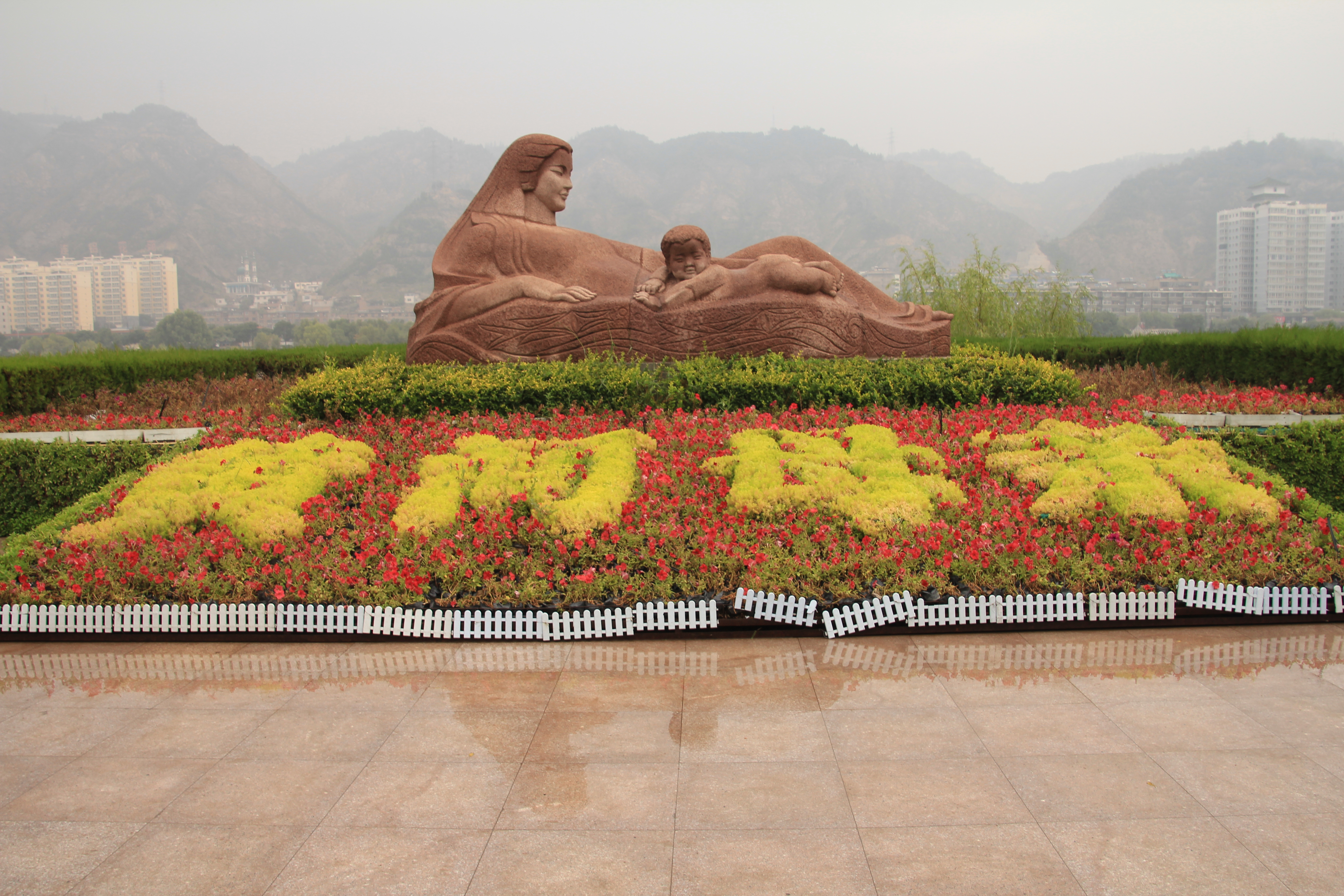 6米,总重40余吨,是全国诸多表现中华民族的母亲河——黄河的雕塑艺术