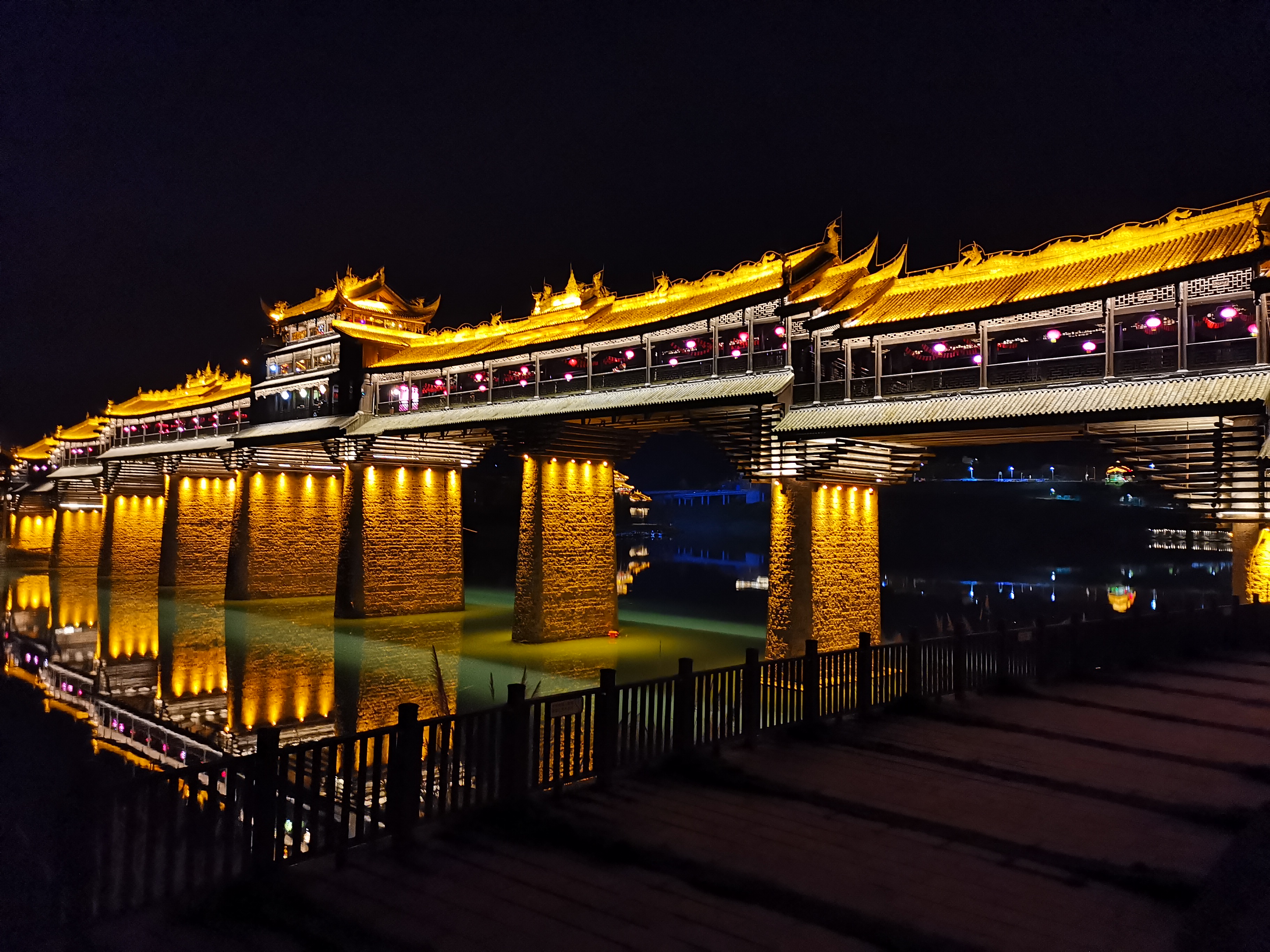 濯水古镇风雨廊桥夜景