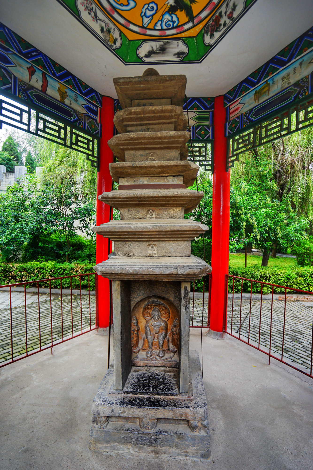 摘星台景区位于淇县县城中心,是著名的殷商文化遗址,寻根问祖圣地