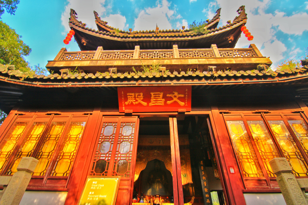 观音寺前渡口罗星洲穿过大雄宝殿右侧的小月洞门,即为文昌阁.