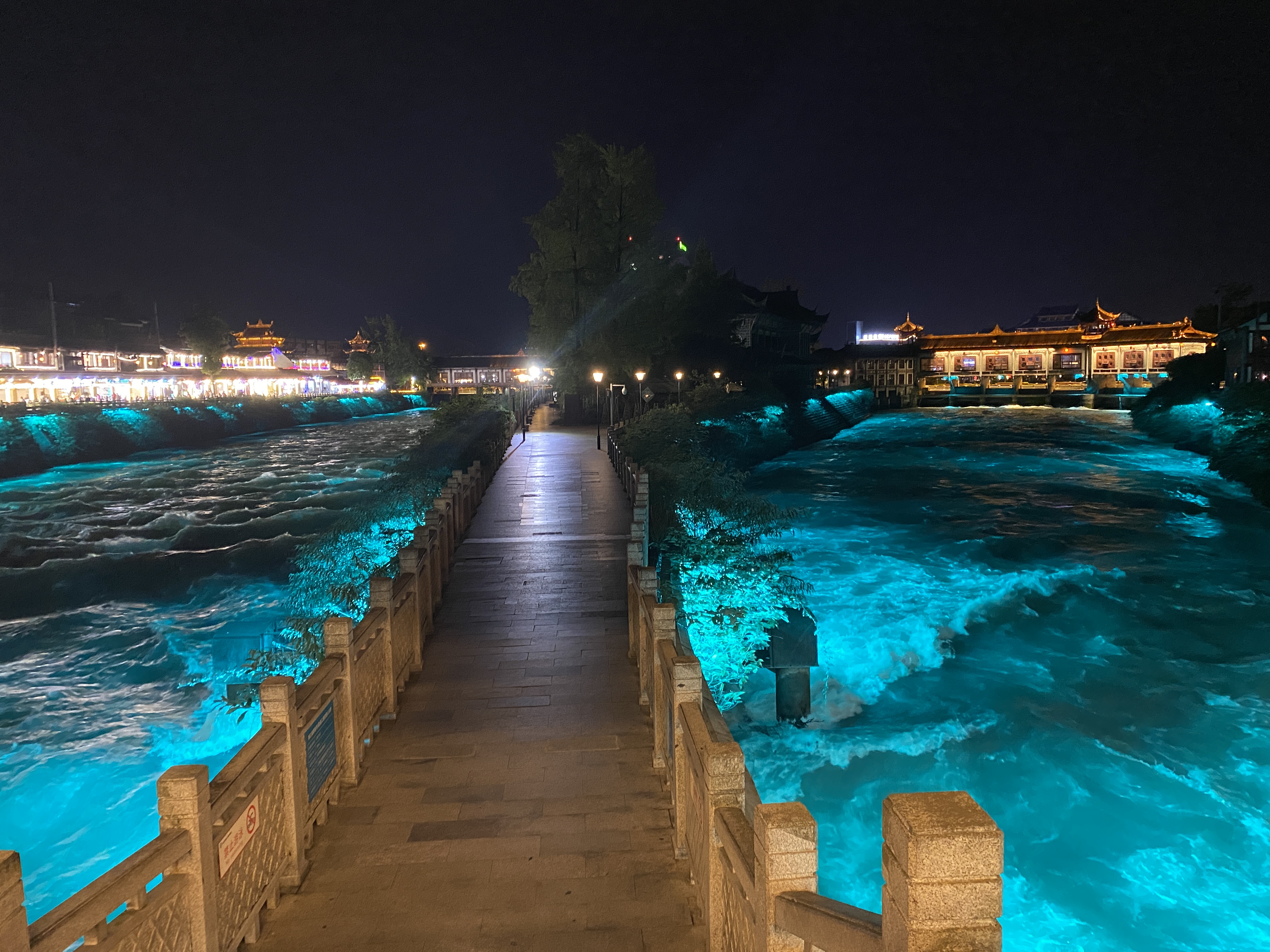 新都桥夜景图片