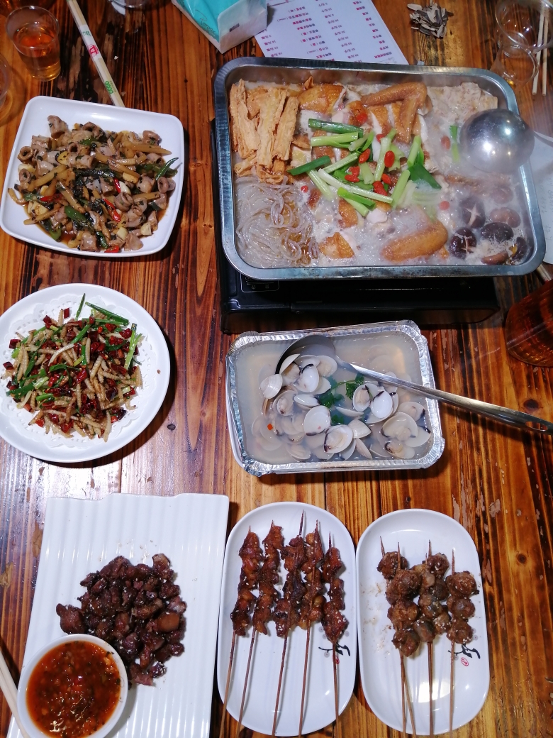 烤猪眼和鸡屁股，所谓的黑暗料理，其实很美味