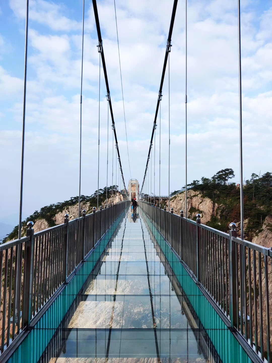 高空项目:高空栈道 玻璃栈道 玻璃桥 高空秋千 高空遛索 高空步行桥