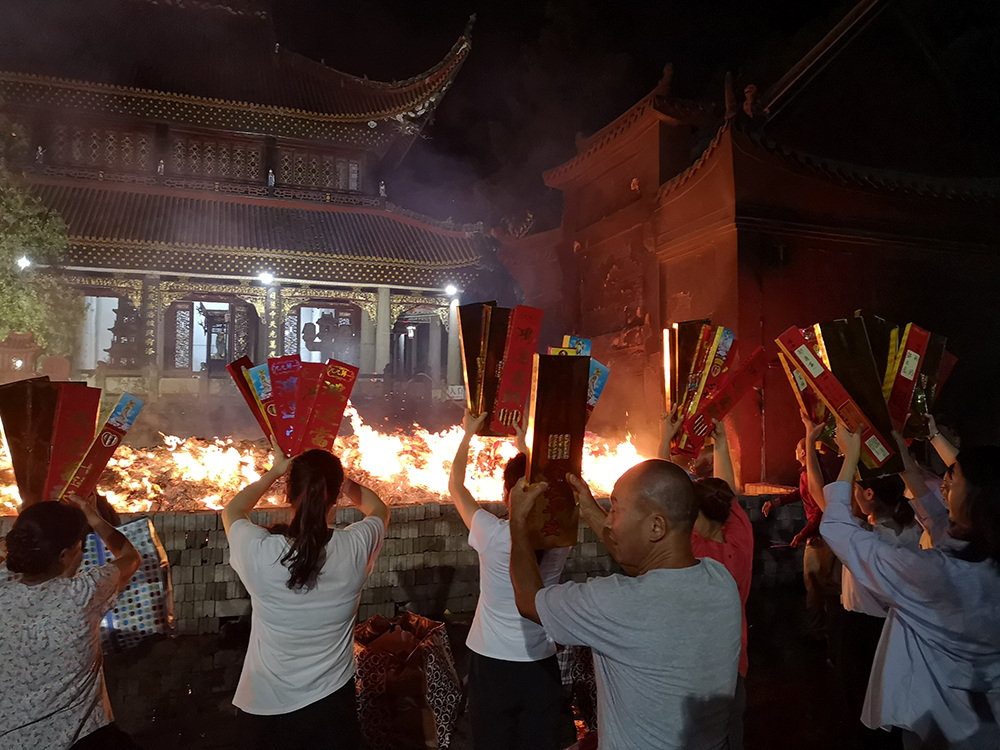南岳寺庙起火图片