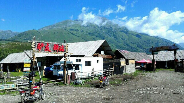 前往和靜:巴音布魯克天鵝湖十八彎鄯善沙漠景區鄯善沙漠景區吐魯番