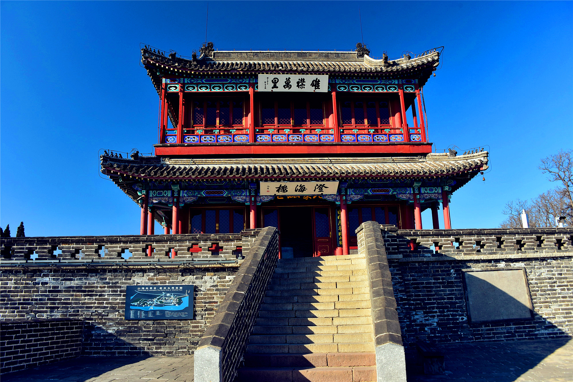 年,八国联军入侵山海关 ,老龙头首当其冲,城池被毁,澄海楼也毁于一炬