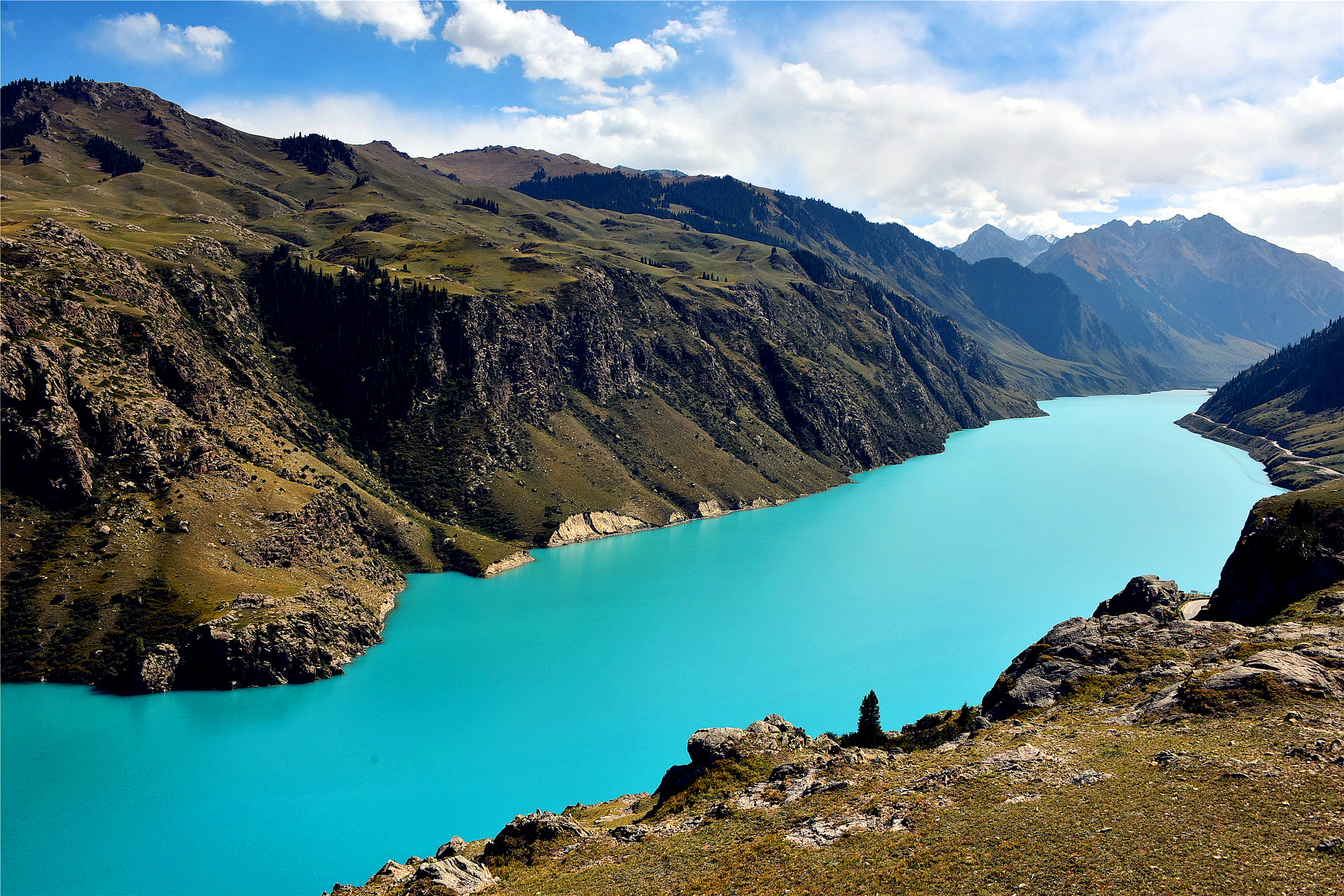 玉湖也是一个尚未开发的自然风景区,不过从其周边正在施工及修建旅游