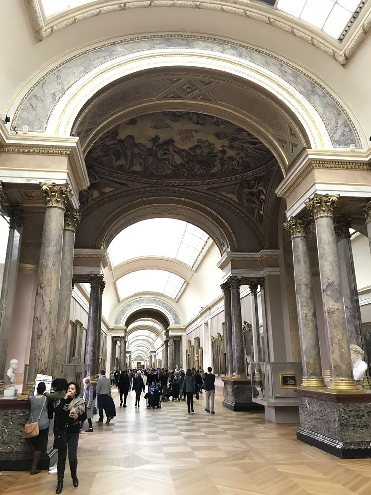   卢浮宫内的大画廊