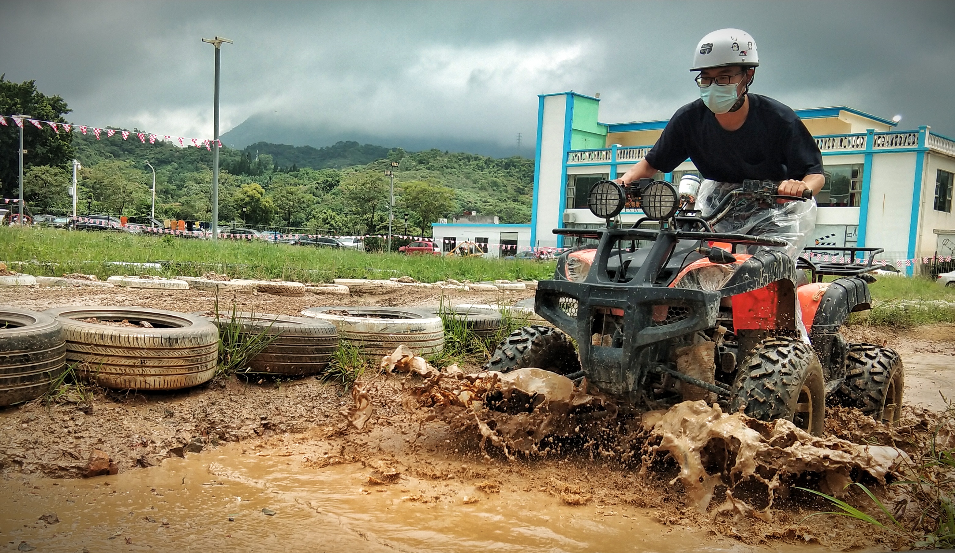 深圳旅游团建好去处山地越野车卡丁车