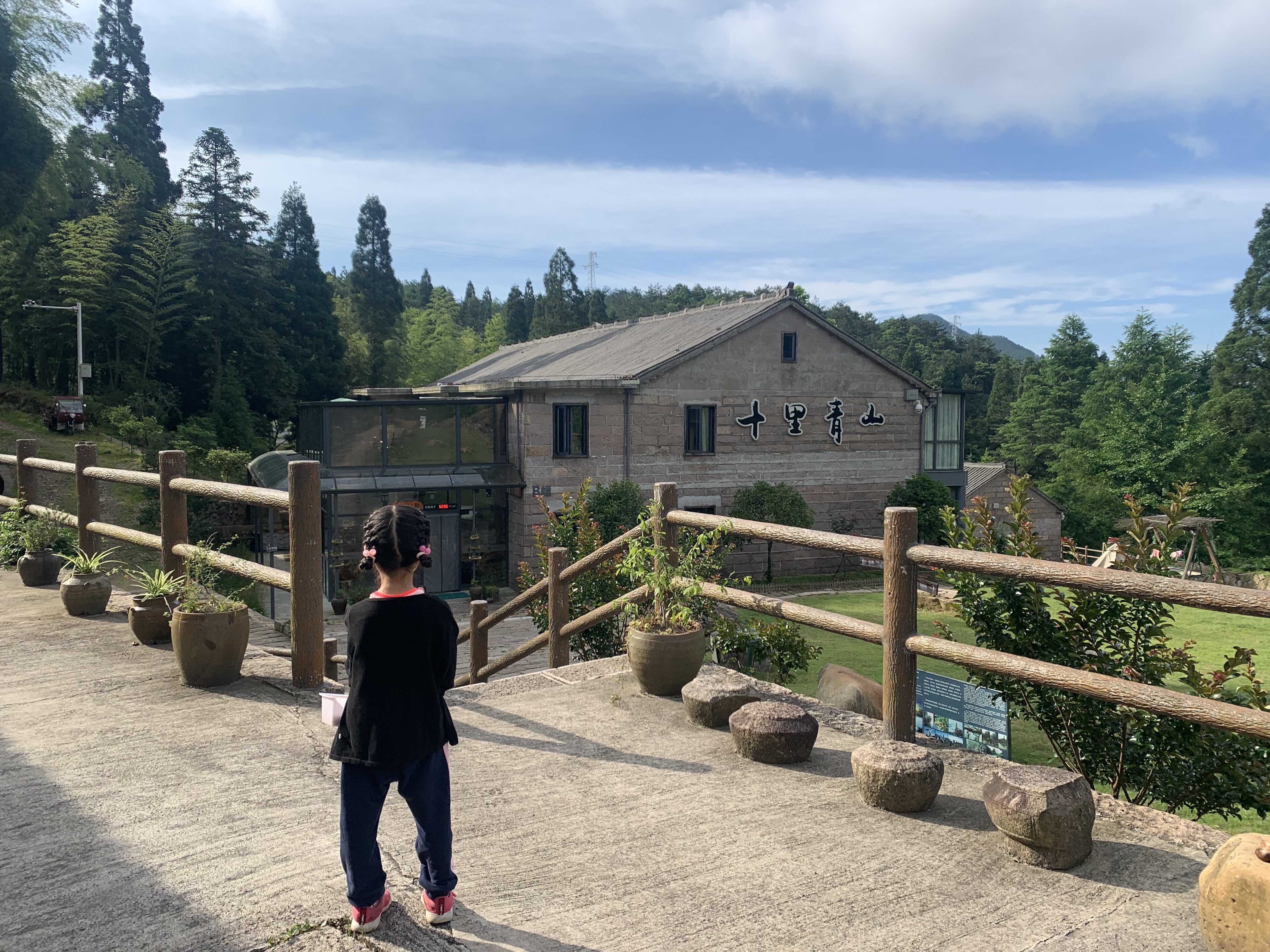 民宿位于缙云大洋镇大洋景区大洋山海拔1200米处.