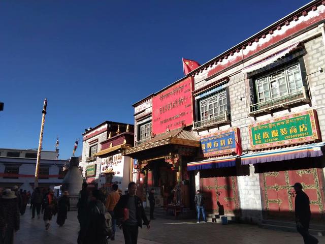 在八廓街走上那么一圈走近雪域上的信仰