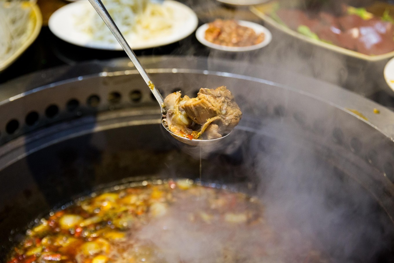 除了上面一些特色美食,在珍硒源我還解鎖了另一種恩施美食——柴火灶