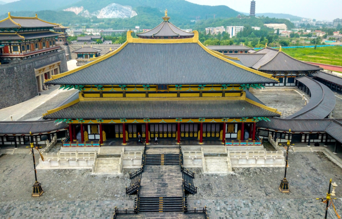 宣政殿唐城皇宫重要建筑之一,历史上的宣政殿位于唐大明宫,是皇帝平日