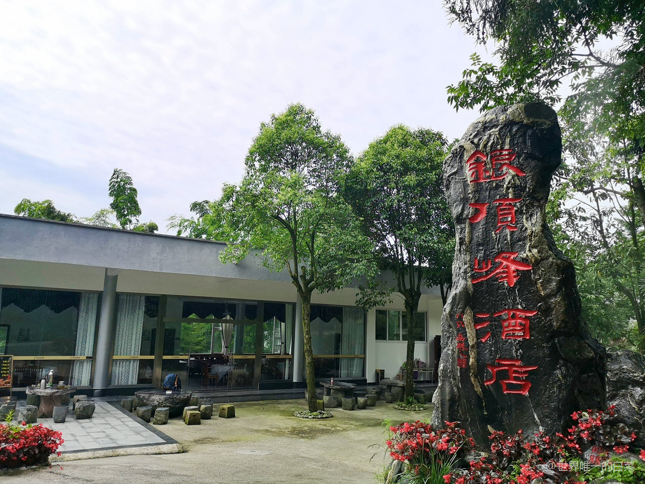 2个半小时的车程,抵达天台山景区内的酒店.