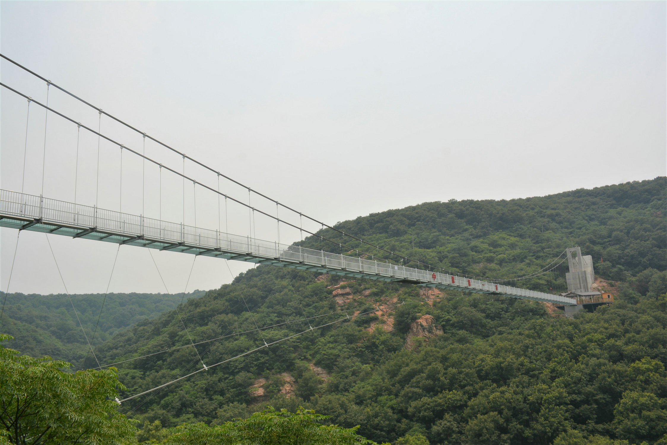 而且玻璃桥跟观景台是反方向,我们便绕过了玻璃桥舞钢二郎山风景区