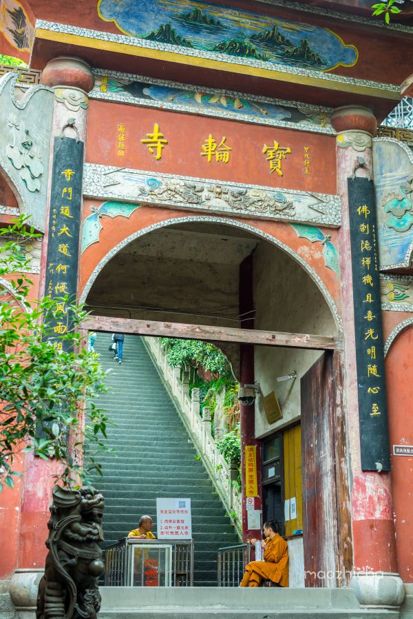 场,始于(998—1003年)宋真宗咸平年间,因为这里曾有一座白岩寺而得名