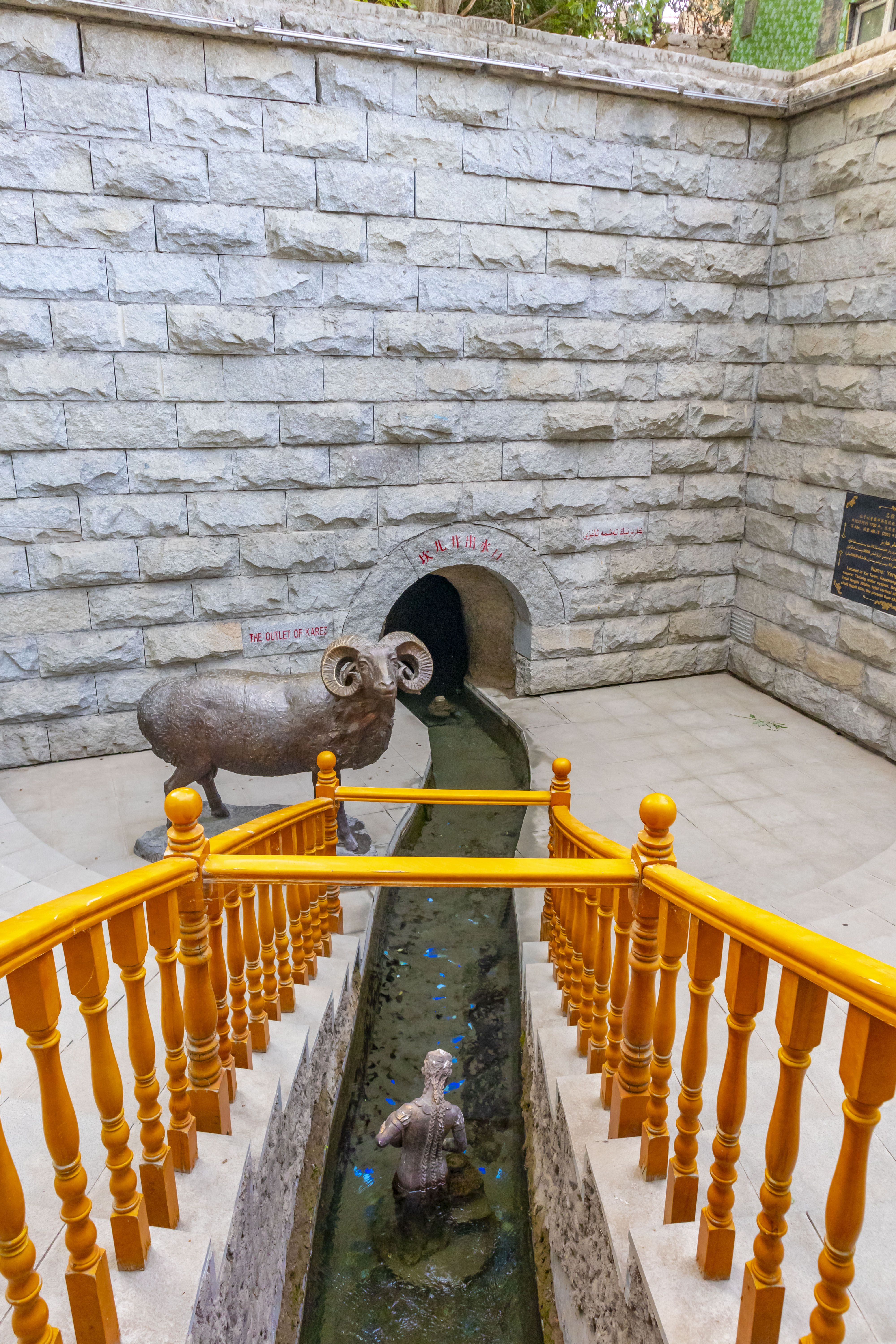 进吐鲁番坎儿井乐园在全国首家坎儿井博物馆中探索古代伟大工程