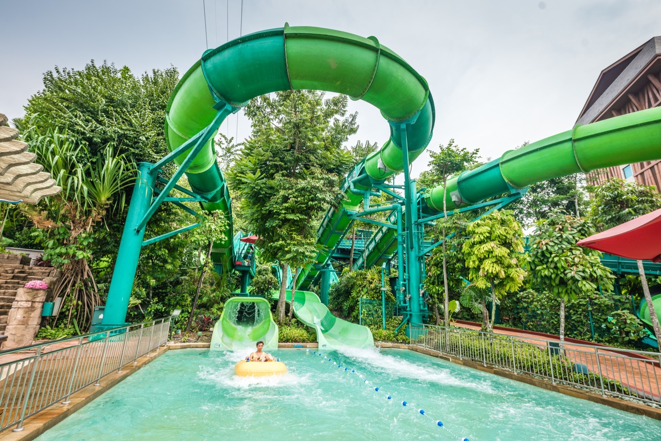 在新加坡圣淘沙享受未来度假模式jojo出品