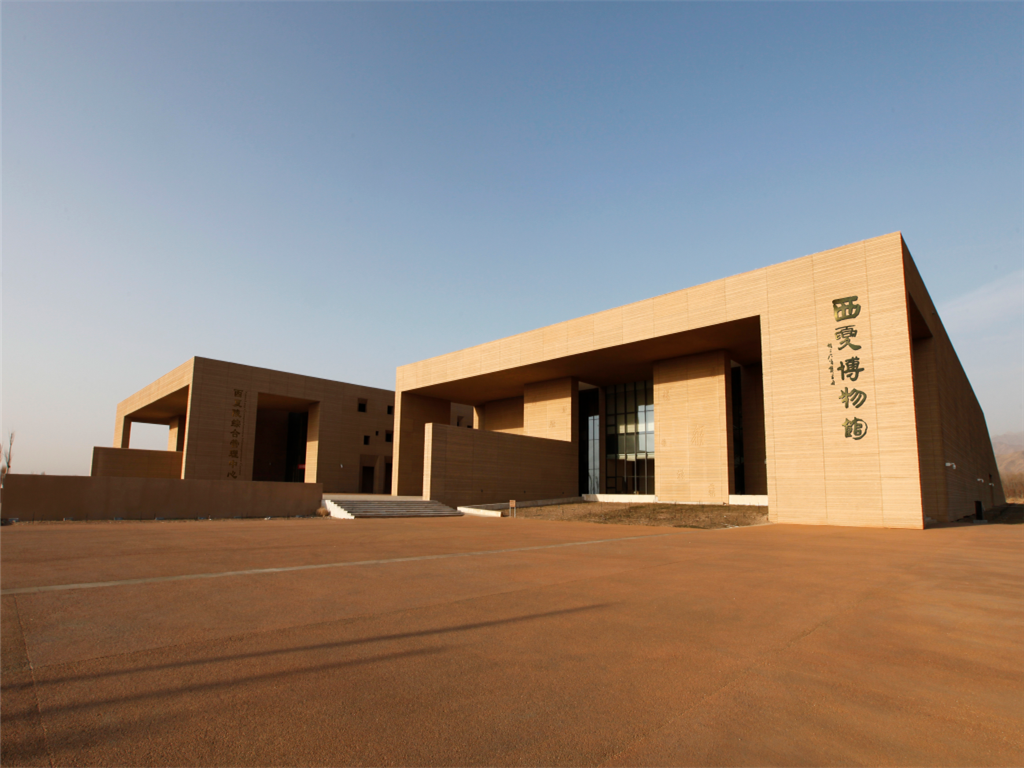 游玩时长:约3小时 西夏陵,也称为:西夏王陵,位于银川市西郊的贺兰山下