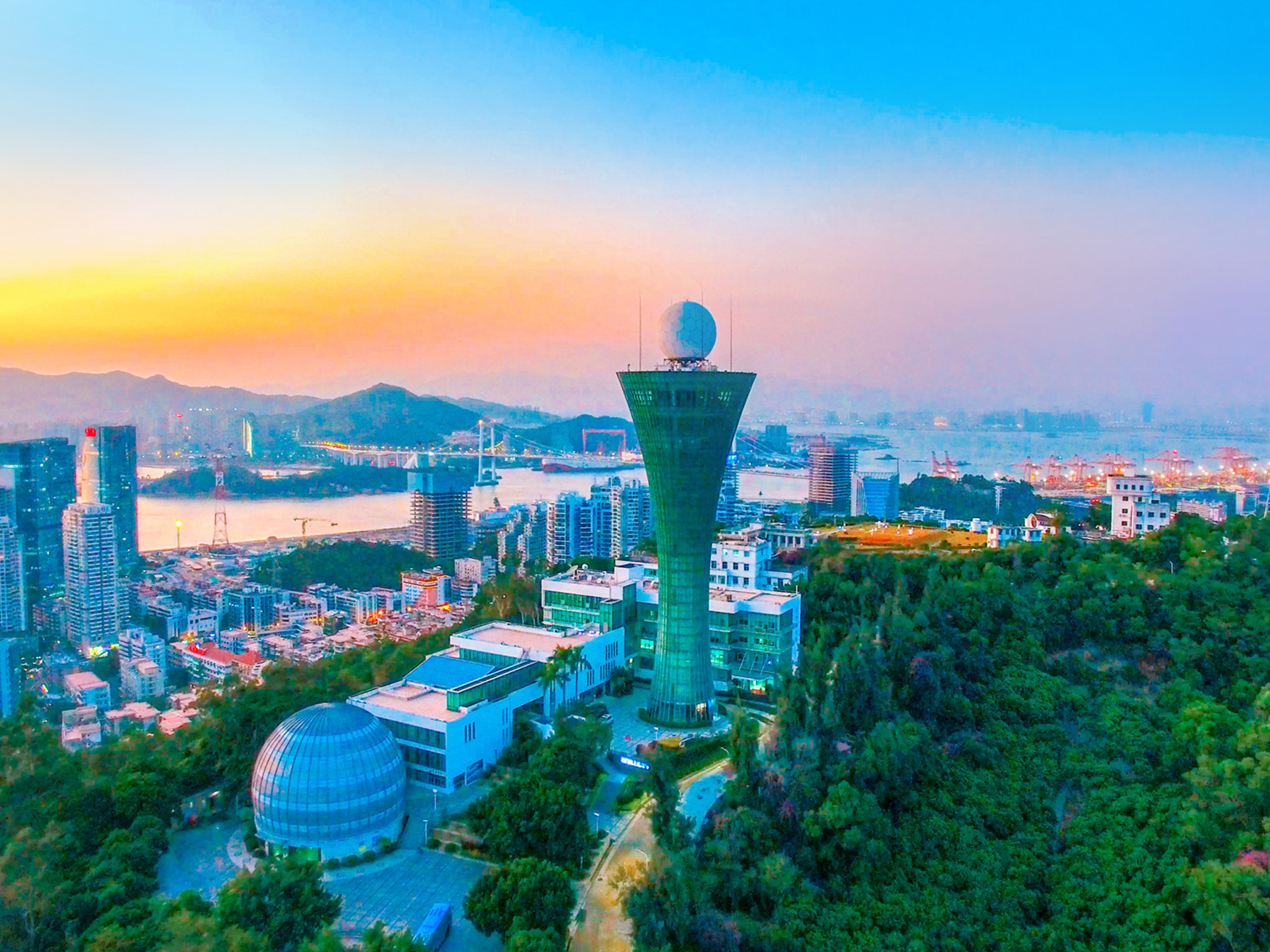 厦门,24小时专车接机一对一接站服务,入住酒店,赠送海上明珠观光塔&球