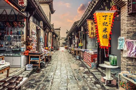 <成都武侯祠+杜甫草堂+三大网红街1日游>纯玩无购物/9点晚出发上门接/特色午餐/导游精讲/宽窄巷子锦里古街休闲轻松游 <成都武侯祠+杜甫草堂+三大网红街1日游>纯玩无购物/9点晚出发上门接/特色午餐/导游精讲/宽窄巷子锦里古街休闲轻松游