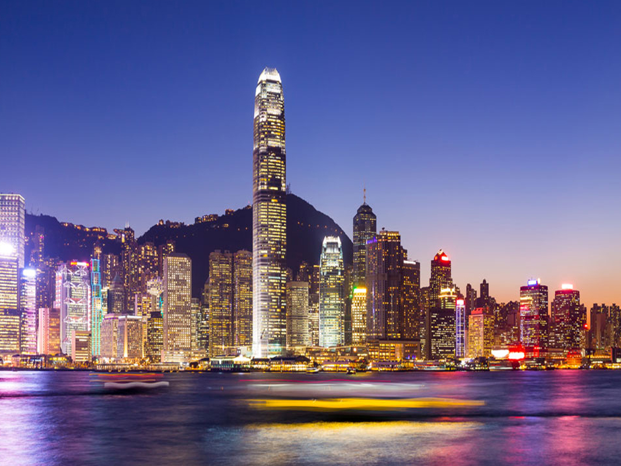 [五一]<港澳5日游>畅游香港太平山、金紫荆广场、会展中心、维多利亚海港、遨游澳门大三巴、威尼斯人度假村