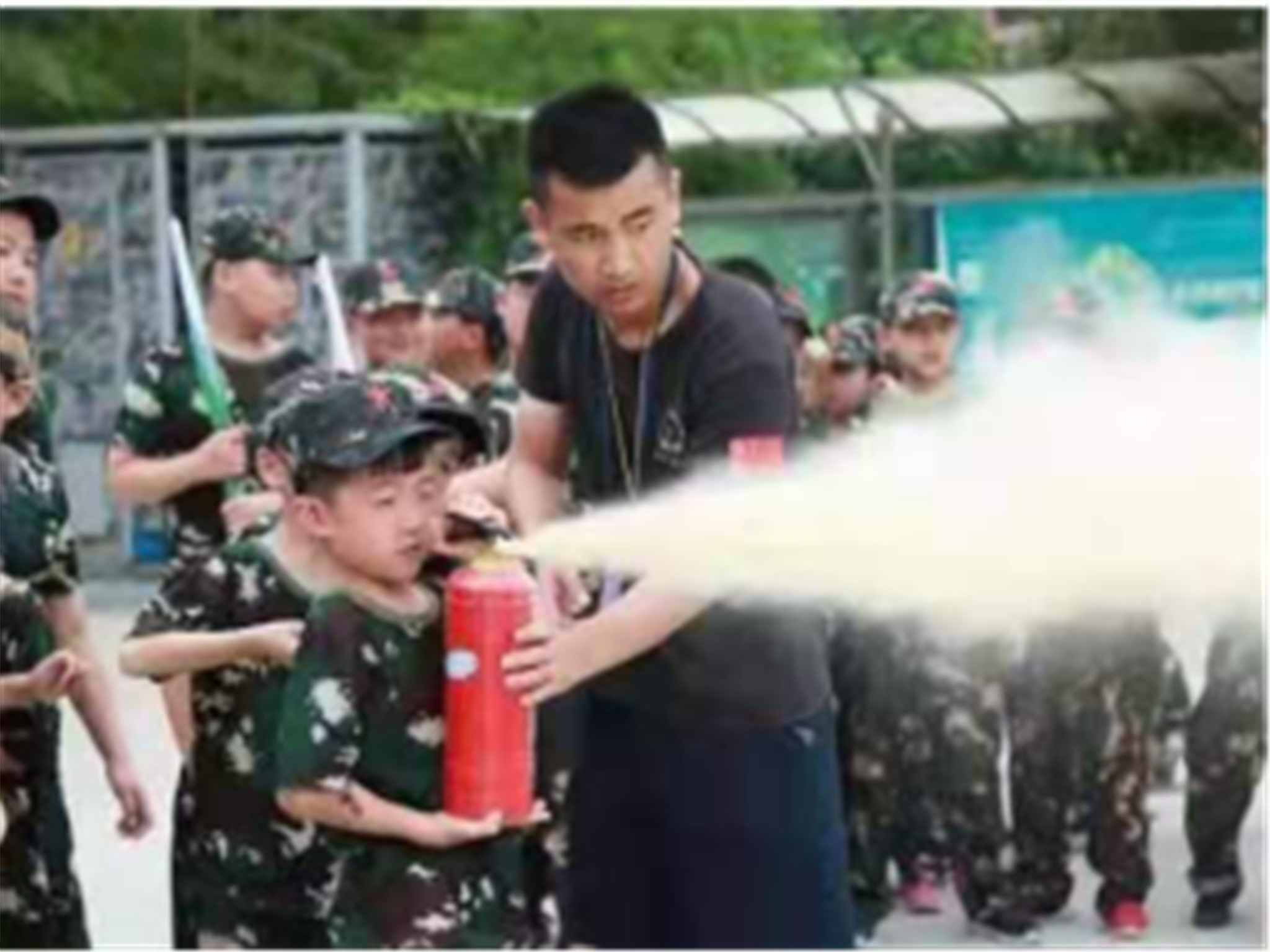 <七彩童年军事夏令营5日游>快乐童年丨人生体验丨提高孩子的生活自理能力丨夜间紧急逃生训练丨自救互救丨**CS丨一价全含丨含4早9正餐