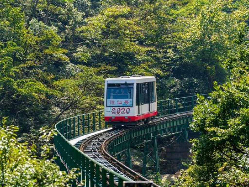 庐山三叠泉庐山三叠泉庐山三叠泉庐山三叠泉:(三叠泉小火车82元/人已