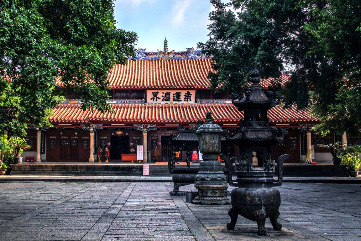 景色優美,與洛陽白馬寺,杭州靈隱寺,北京廣濟寺齊名,中國古代四大名寺