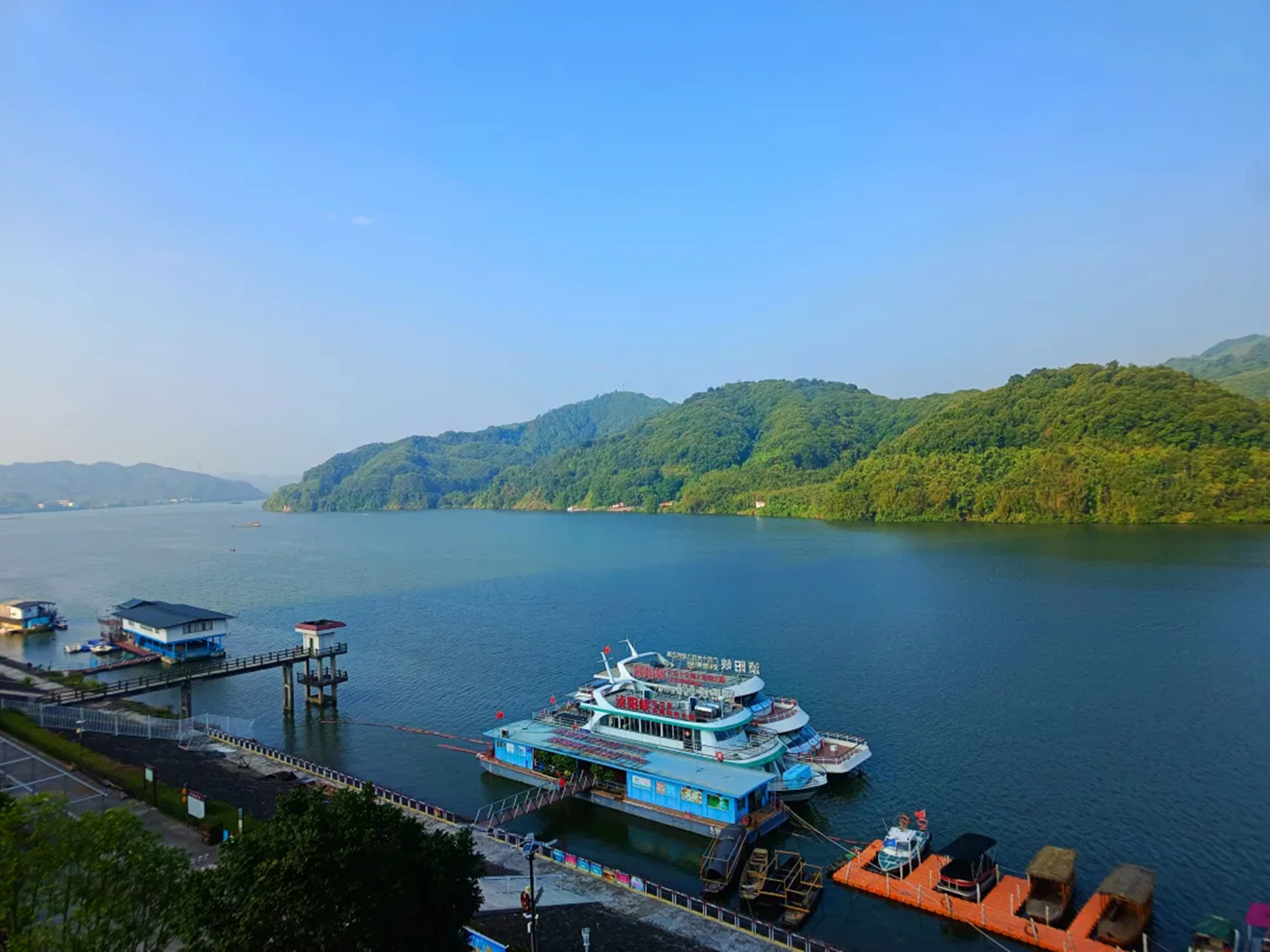 英德泡醴泉温泉北江游船徒步英西峰林2日游打卡连樟村住宿北江上浈阳