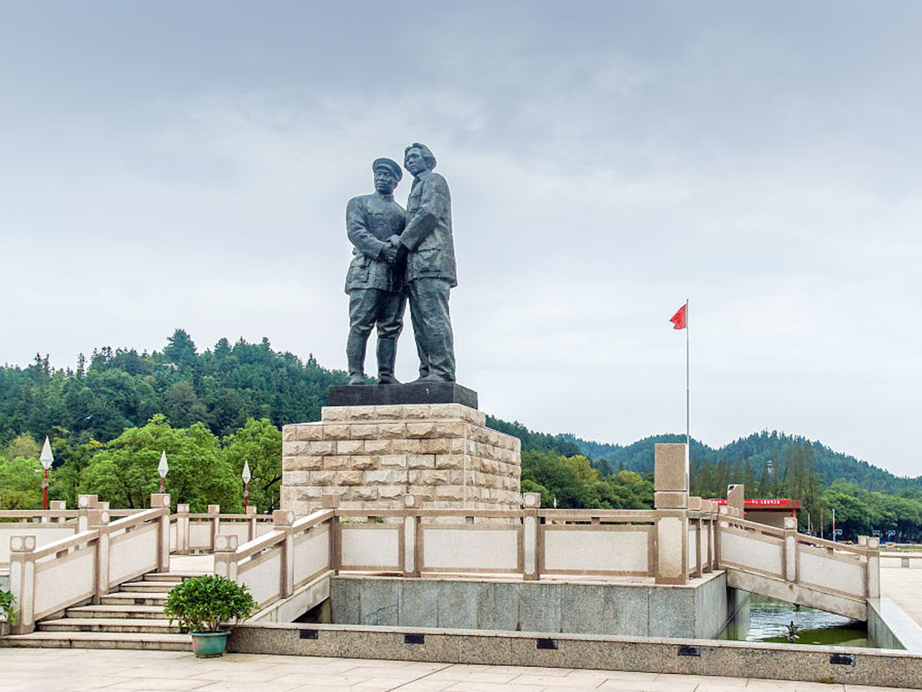  井冈山 庐山 景德镇 婺源 三清山8日游>江西全景赏秋,走革命圣地/晒