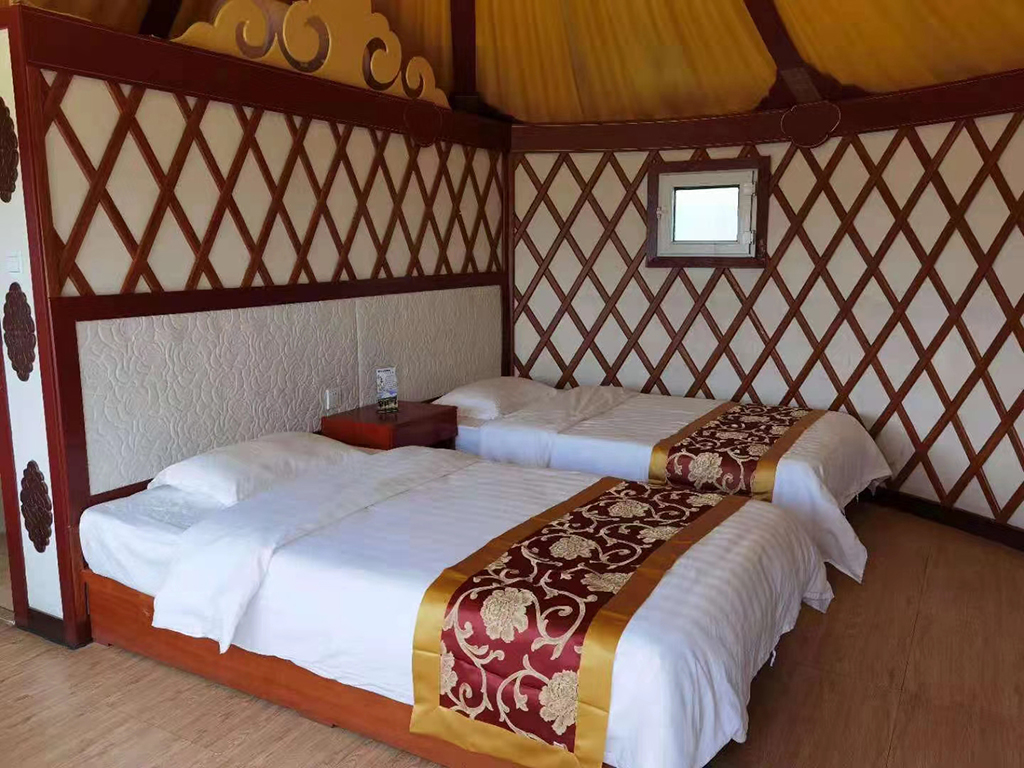 可以自带床单,被罩,枕巾1,独立卫生间,空调,电热水器,旅游旺季蒙古包