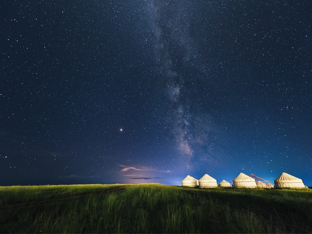 星空下的蒙古包