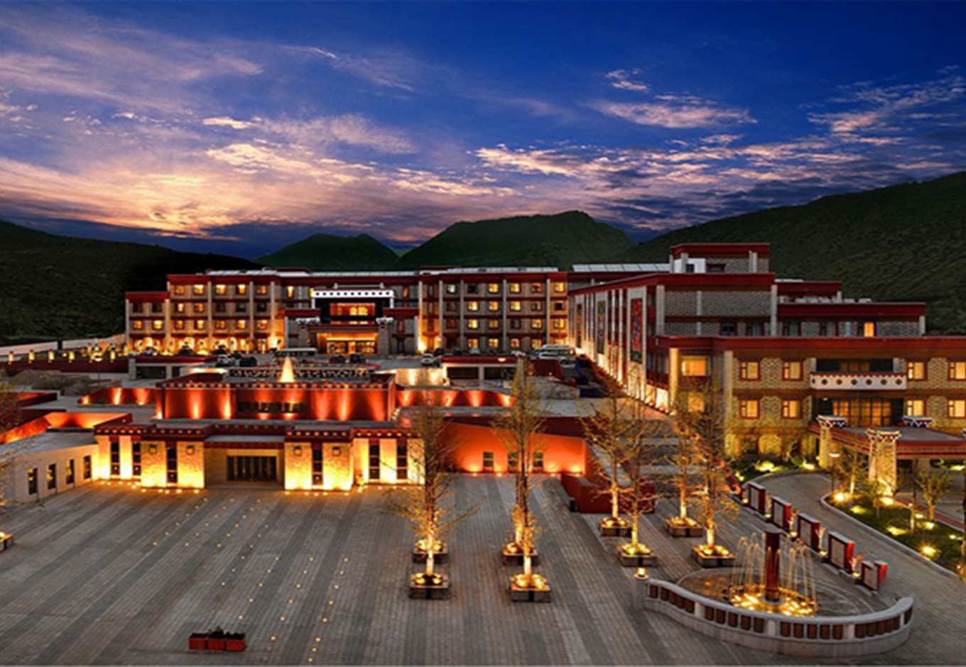 亚丁日松贡布皇冠假日酒店(crowne plaza yading)豪华型 稻城亚丁