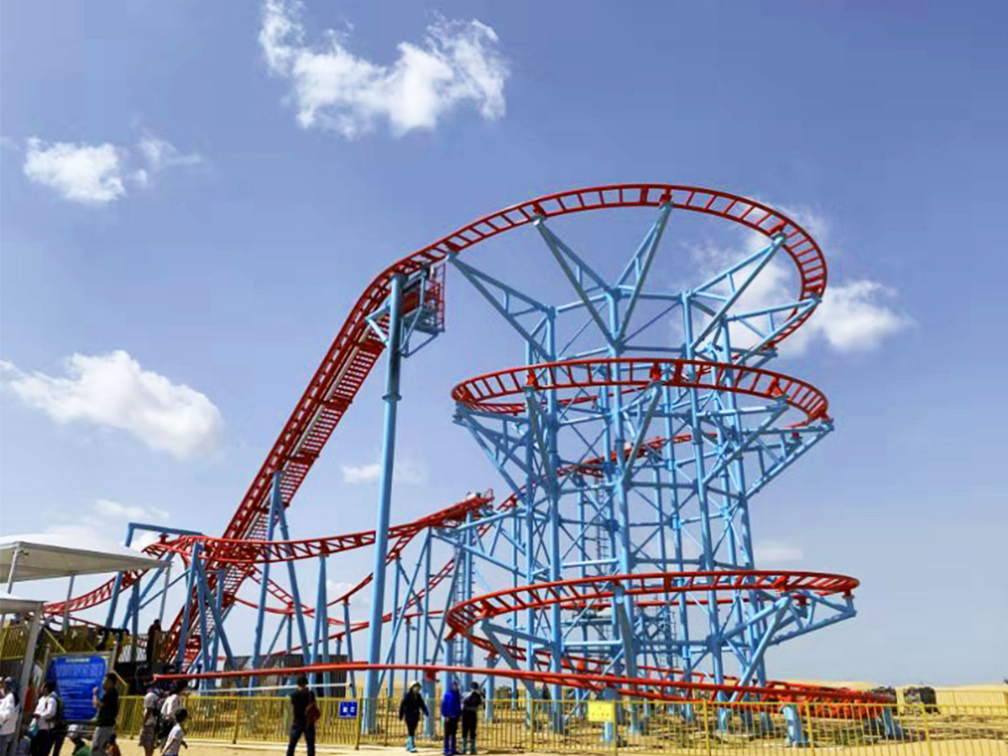 内蒙古辉腾锡勒草原响沙湾双飞5日游8人小团土著向导登临火山口宇航服