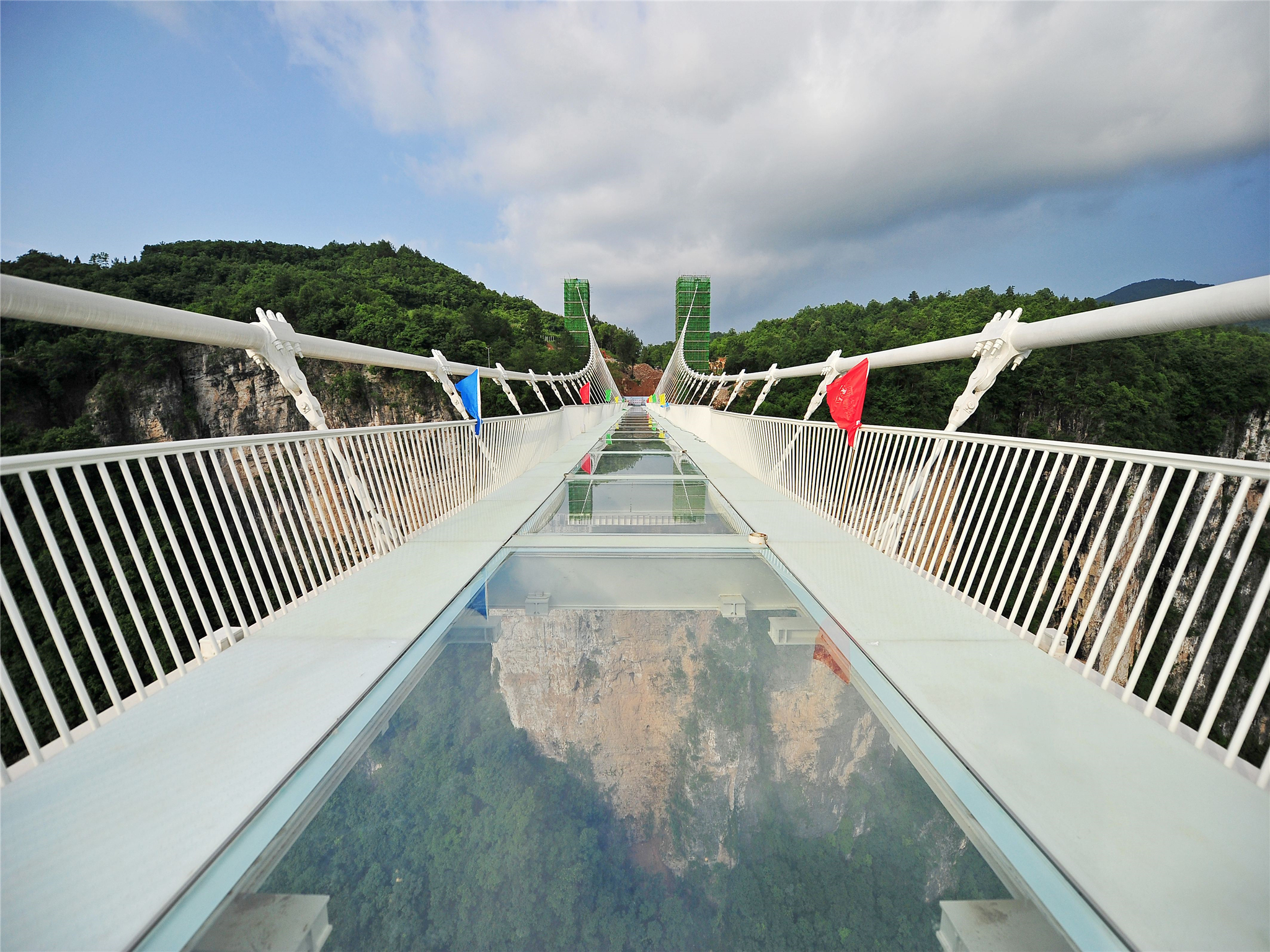  张家界云天渡玻璃桥-天门山-凤凰古城3日游>去程城际列车返程高铁