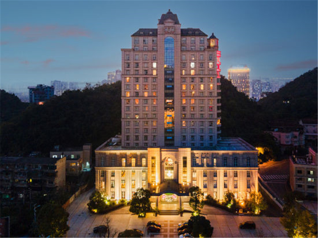 貴陽南天酒店(guiyang nantian hotel)豪華型或貴陽格蘭雲天國際酒店