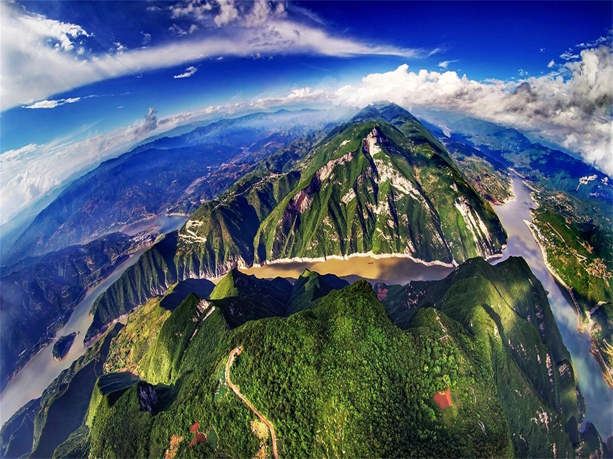 <单船票+黄金系列游轮+宜昌至重庆5日游>暑期2大免1小，宜昌登船，国资企业，涉外五星游轮，宜昌免费巴士送码头，私享江景房，当地参
