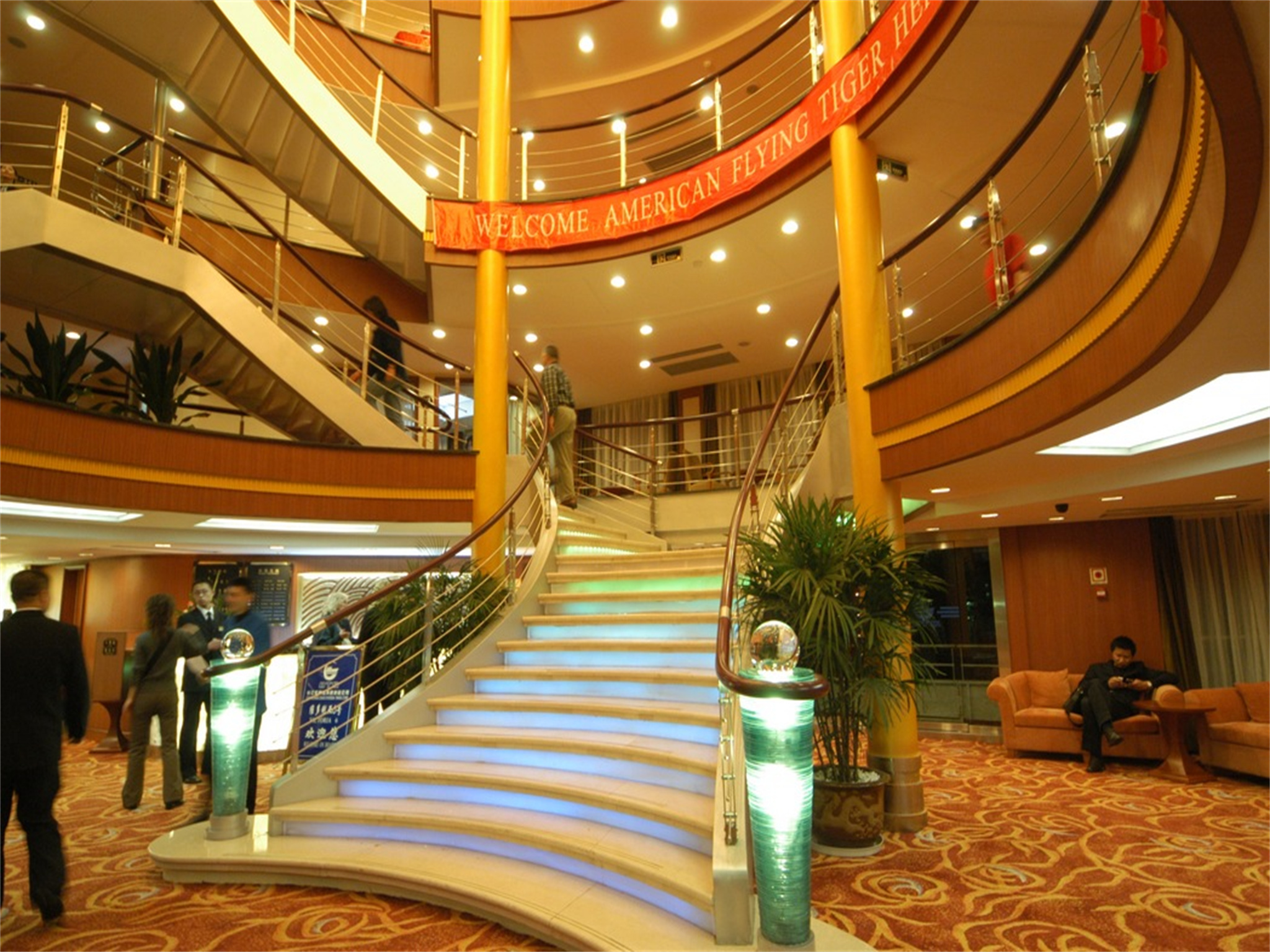 <长江壹号+宜昌+垂直升船机+重庆6日游>直接跨越113M高度垂直升船机，享重庆Vip8人小团/四星住1晚，赠渝都火锅，南京双动