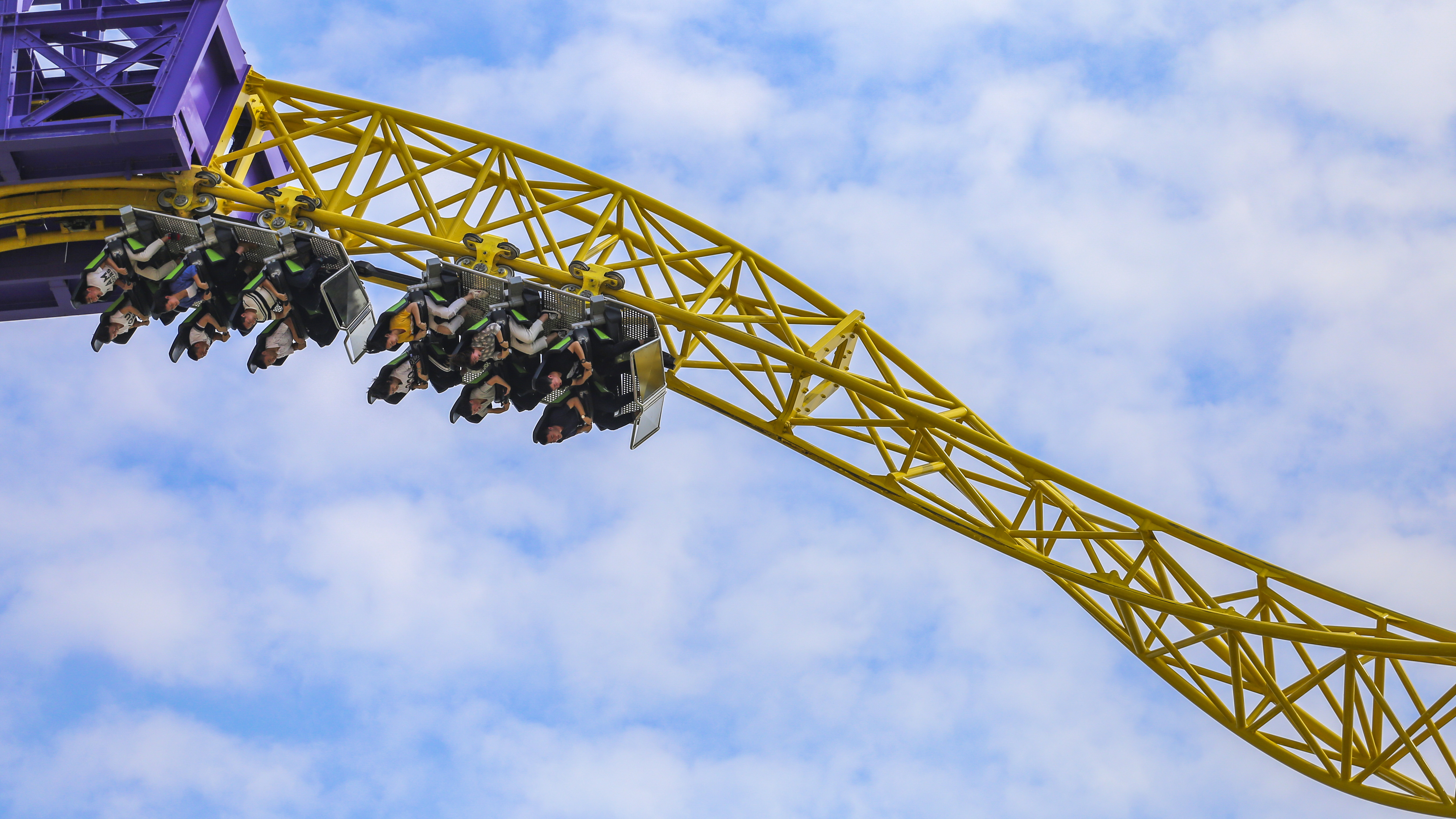 海西唯一的世界顶级无压肩式圆环过山车,来自德国的"暴风眼",光是看