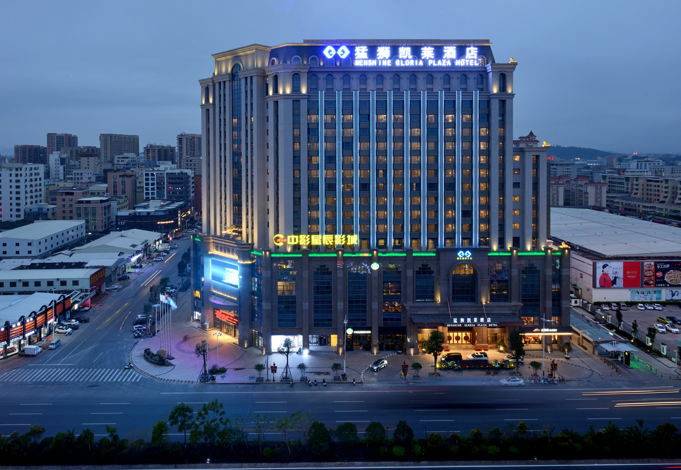 【汕头国际大酒店】:位于金砂路繁华路段,距离网红打卡景点"小公园"