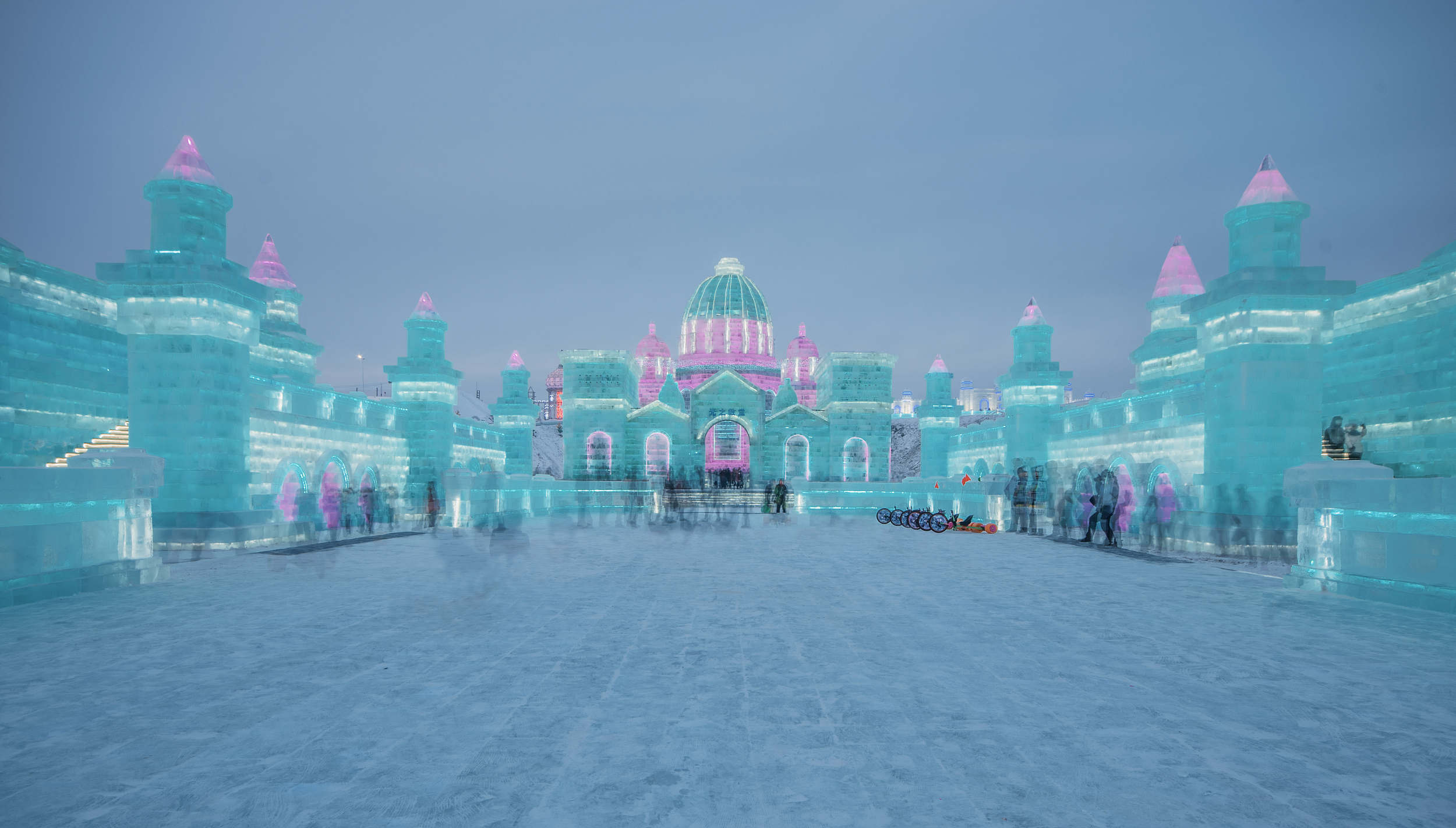 <长春+长白山天池+魔界雾凇+民俗村+万达度假区+冰雪大世界双飞6日游>2晚温泉、滑雪、哇酷戏雪、水乐园、汉拿山