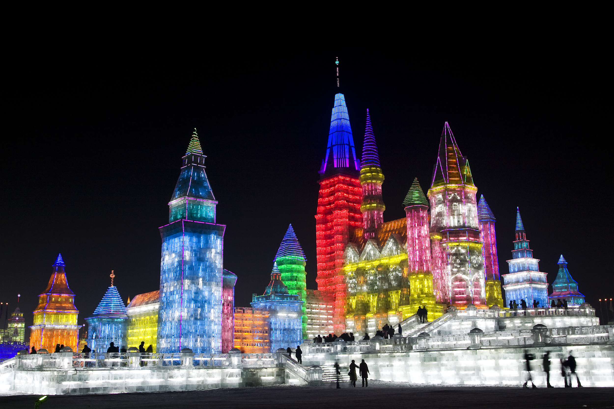 <哈尔滨+冰雪大世界+亚布力+雪乡双飞6日游>3小时激情滑雪、冰凌雪谷画廊、篝火晚会嗨party、冰雪大世界