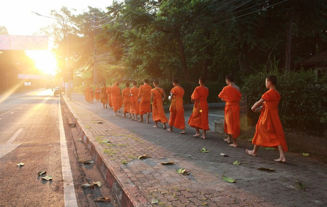 清莱机票 当地4晚5日游>私家纯玩团,市区酒店自选,清莱住1晚,清晨布施