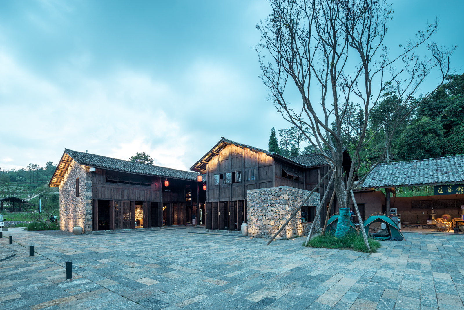  重庆 大足双石刻 武隆 市区双飞5日游>原创20人封顶丨暑期跟着课本去